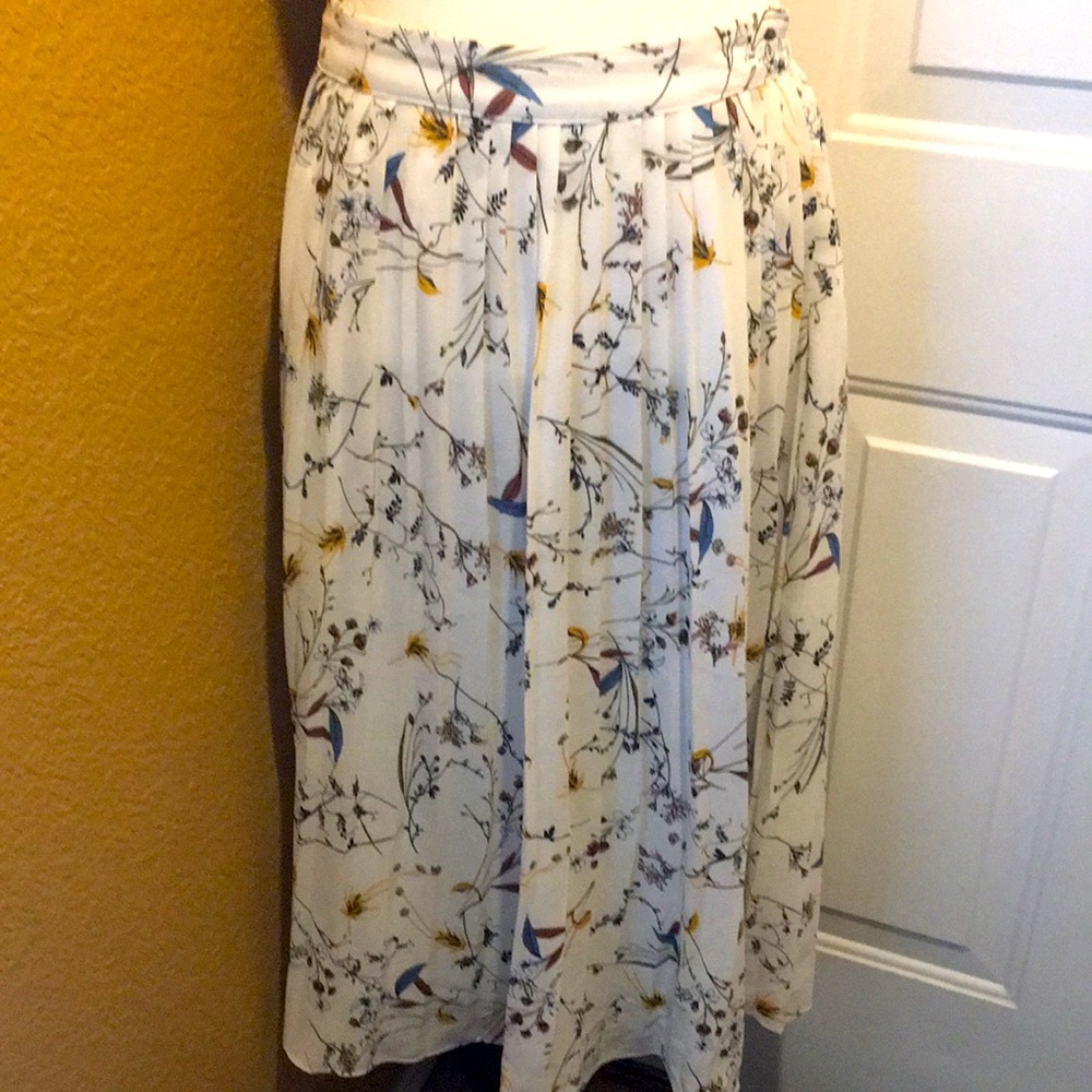The moon pleated midi/ Maxi skirt size large Jr.